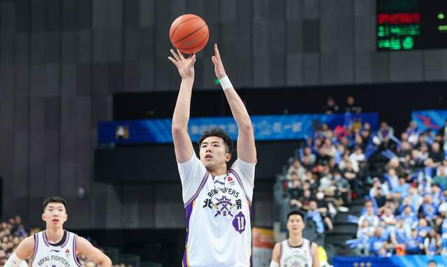 九游官网-轰21+15又砍27+11！争议内线打成北控第一核心，闵鹿蕾没看错人